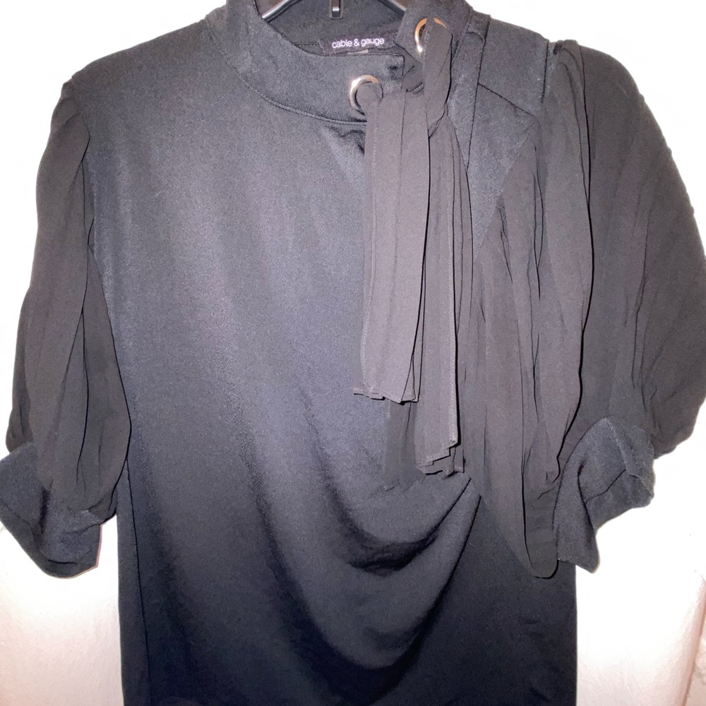 Cable & Gauge Black Top with Bow Accent